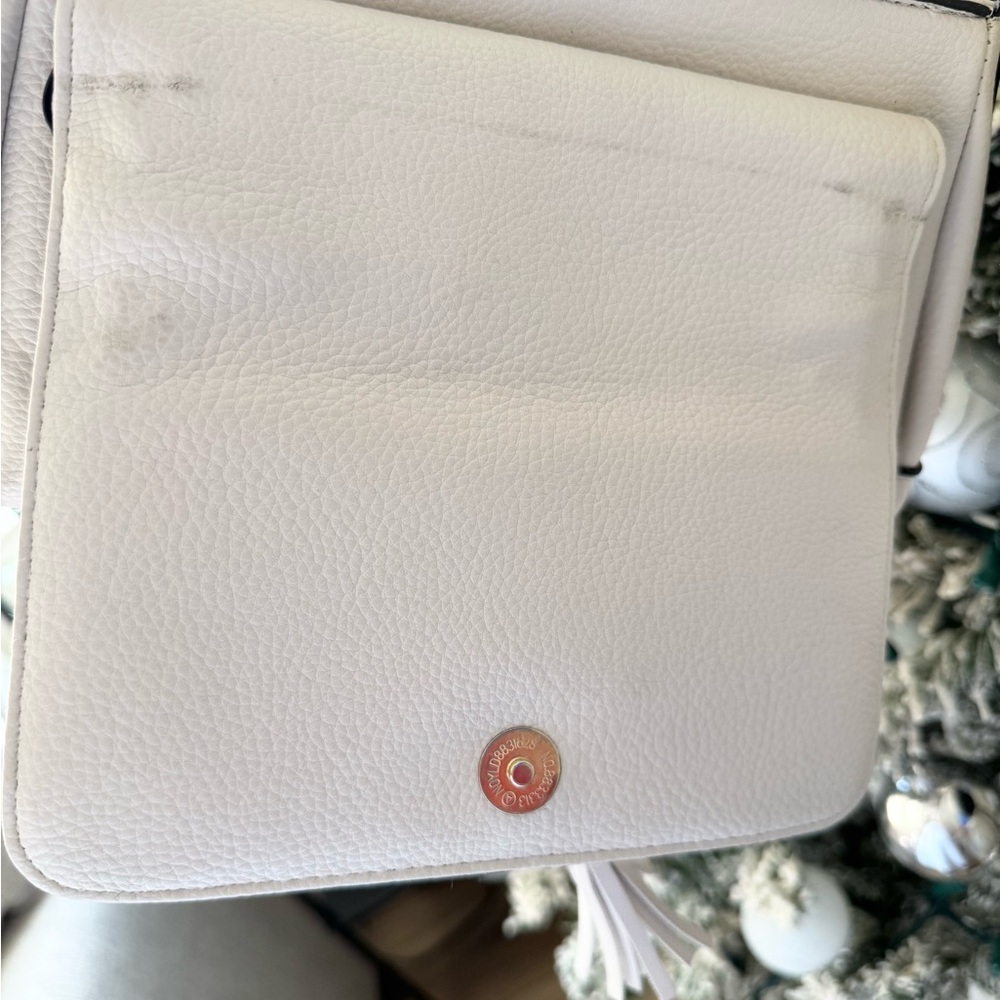 White Purse W/ Tassel - Picture 4 of 5